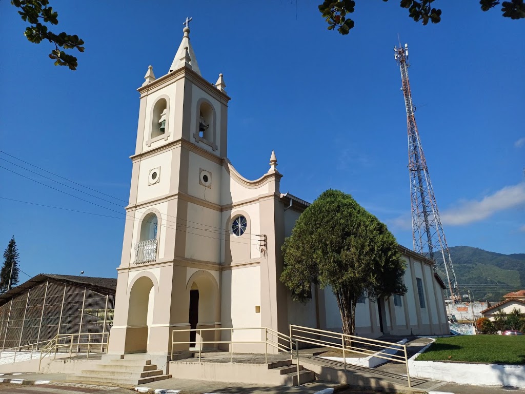 Fachada de Igreja Matriz Nossa Senhora das Dores - Diocese de Registro - SP