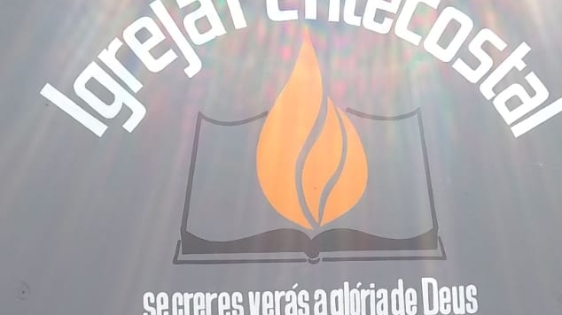 Fachada de Igreja Pentecostal se creres verás a glória de Deus
