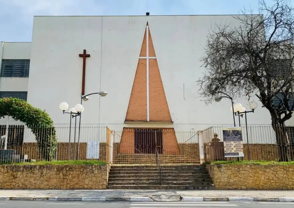 Fachada de Paróquia São João Batista e Imaculada Conceição - Votorantim SP