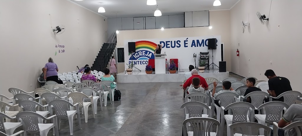 Fachada de Igreja Pentecostal Deus é Amor Sede Sucursal