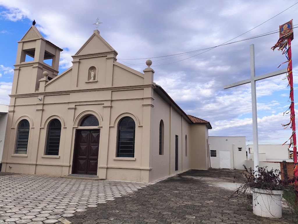 Fachada de Paróquia São João Batista Precursor