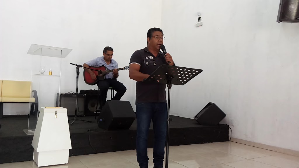 Fachada de Igreja Comunidade missão e Louvor