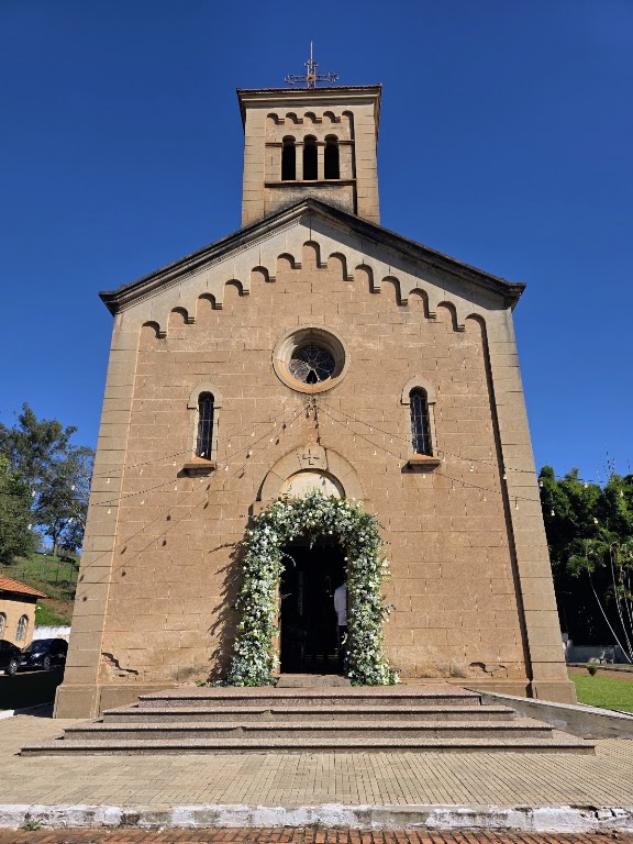 Fachada de Capela Monte Alegre • Capela São Pedro