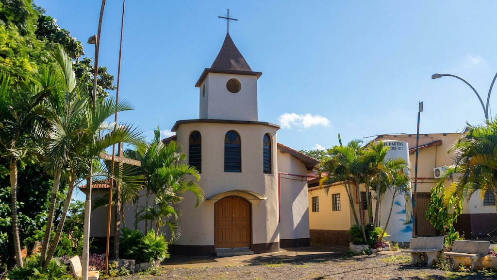 Fachada de Capela São Pedro e São Paulo (Bairro Morro Vermelho)