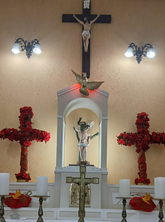 Fachada de Capela São Sebastião e Divino Espírito Santo (Distrito de Laras)