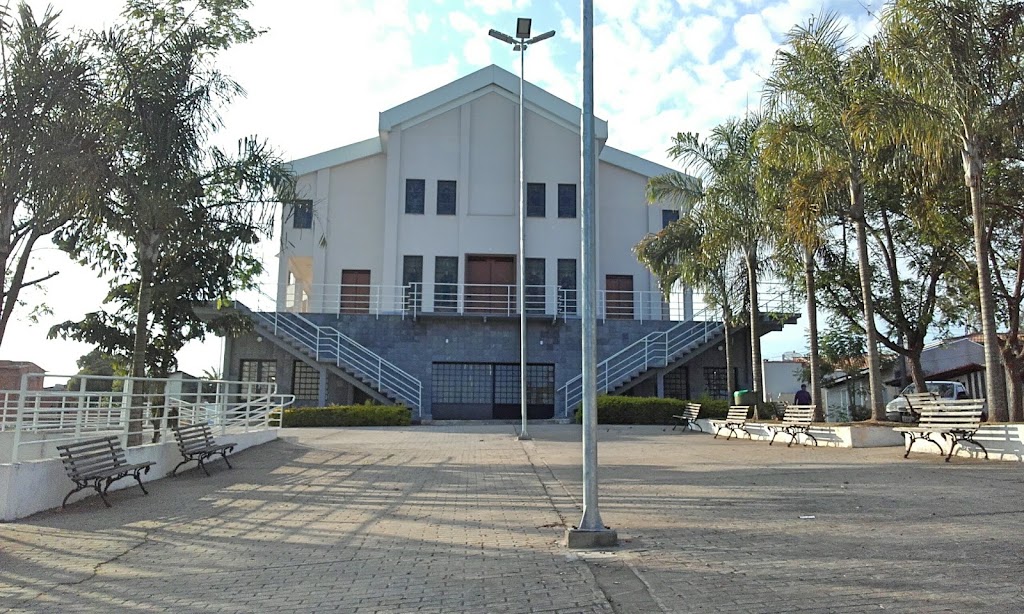 Fachada de Igreja Nossa Senhora Aparecida E São Pedro Apóstolo