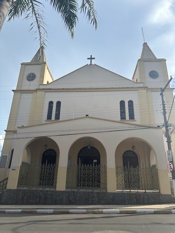 Fachada de Paróquia Santa Cruz