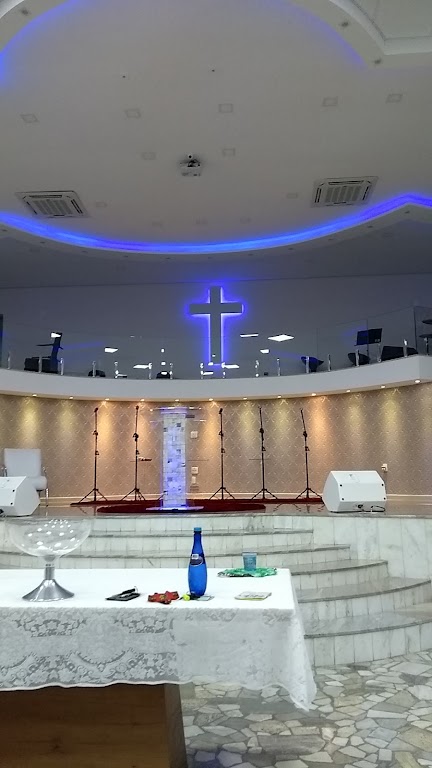 Fachada de Igreja Evangelho Quadrangular Catedral da Benção - Sede