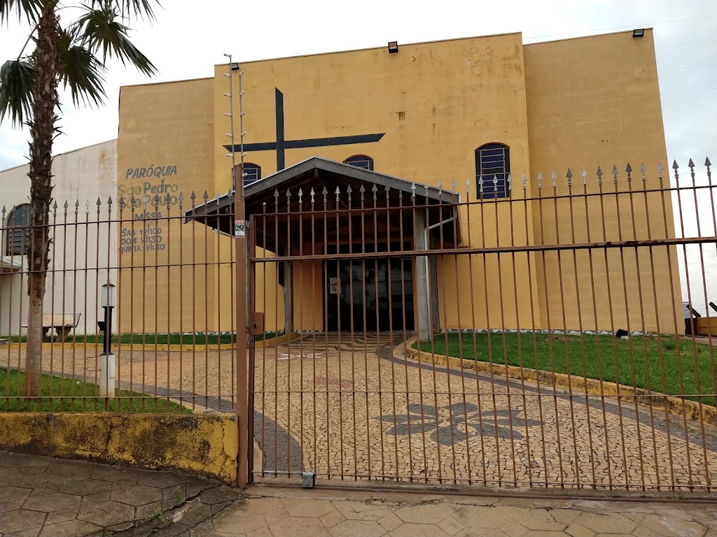 Fachada de Paróquia São Pedro e São Paulo