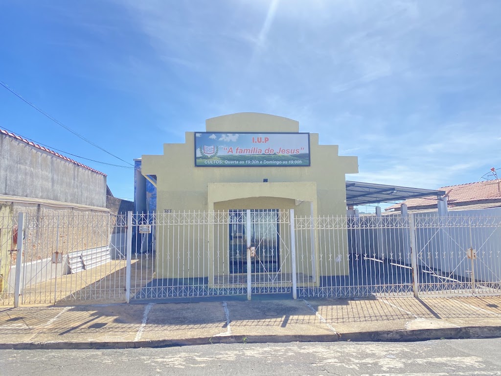 Fachada de Igreja União Pentecostal a Família de Jesus em Limeira-SP