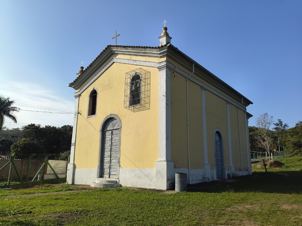 Fachada de Igreja Entre Montes
