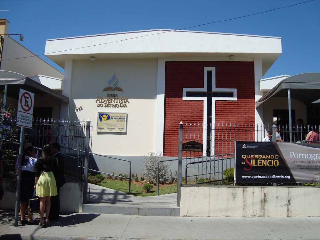 Fachada de Igreja Adventista de Jaguariúna