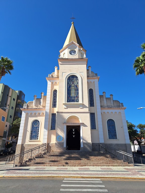 Fachada de Santuário Nossa Senhora da Medalha Milagrosa