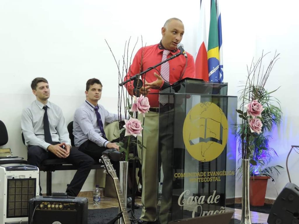 Fachada de comunidade evangélica pentecostal casa de oração