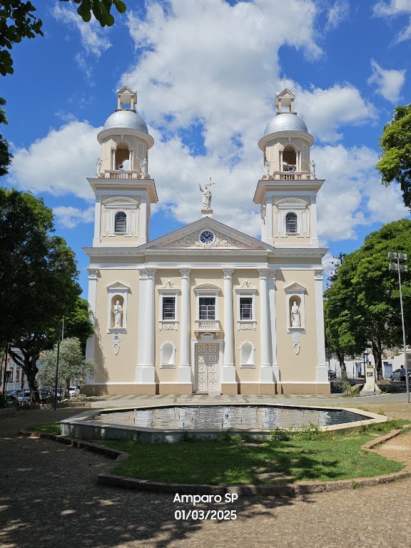 Fachada de Catedral Nossa Senhora do Amparo