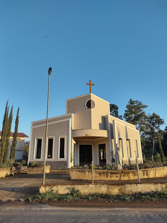 Fachada de Igreja de São Pedro (Bairro dos Moraes)
