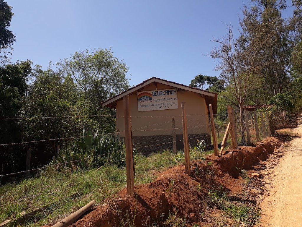 Fachada de Igreja Pentecostal Deus é Amor