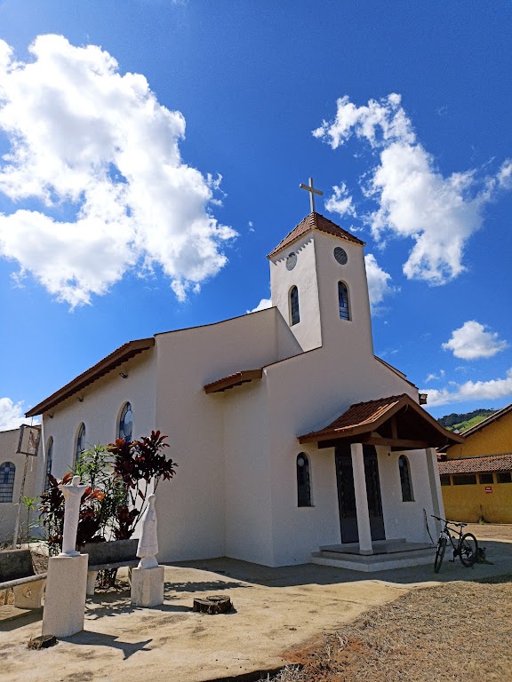 Fachada de Igreja Perobá