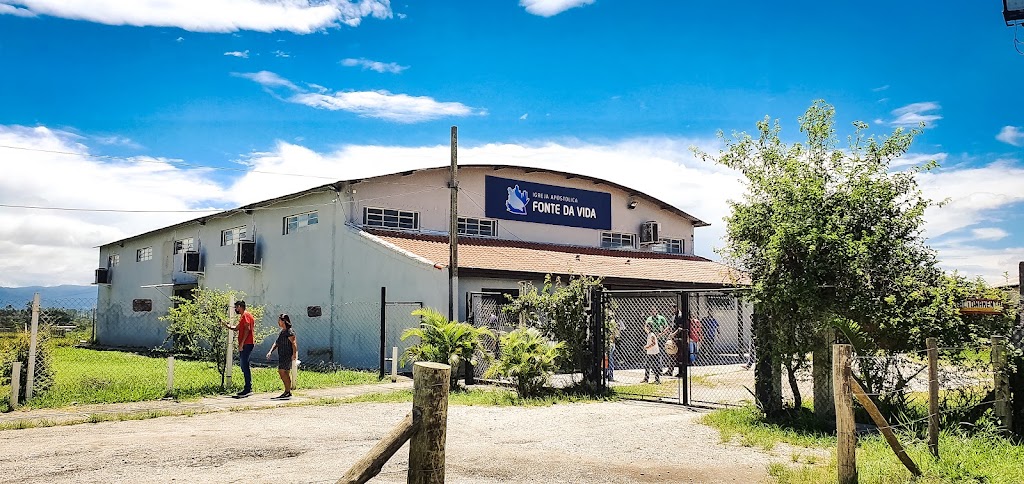 Fachada de Igreja Apostólica Fonte da Vida de Caçapava