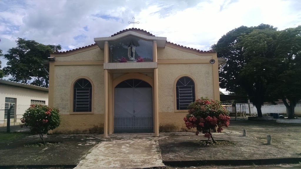 Fachada de Comunidade Santa Edwiges