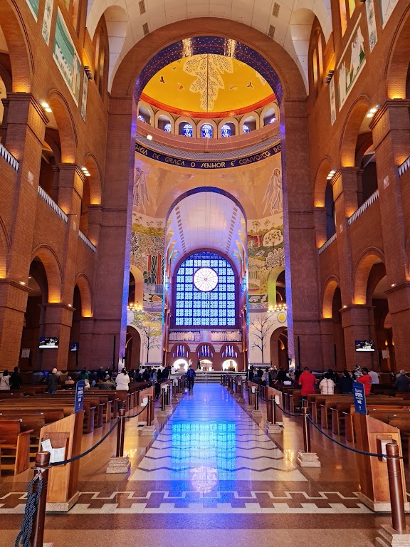 Fachada de Santuário Nacional de Nossa Senhora da Conceição Aparecida