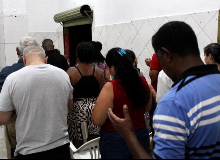 Fachada de Igreja Evangélica da Restauração de Deus (Figueira)