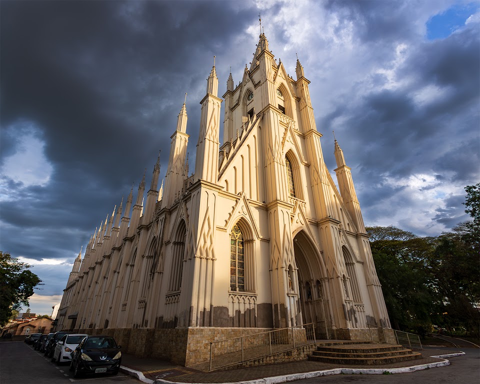 Fachada de Santuário Diocesano de Santa Teresinha