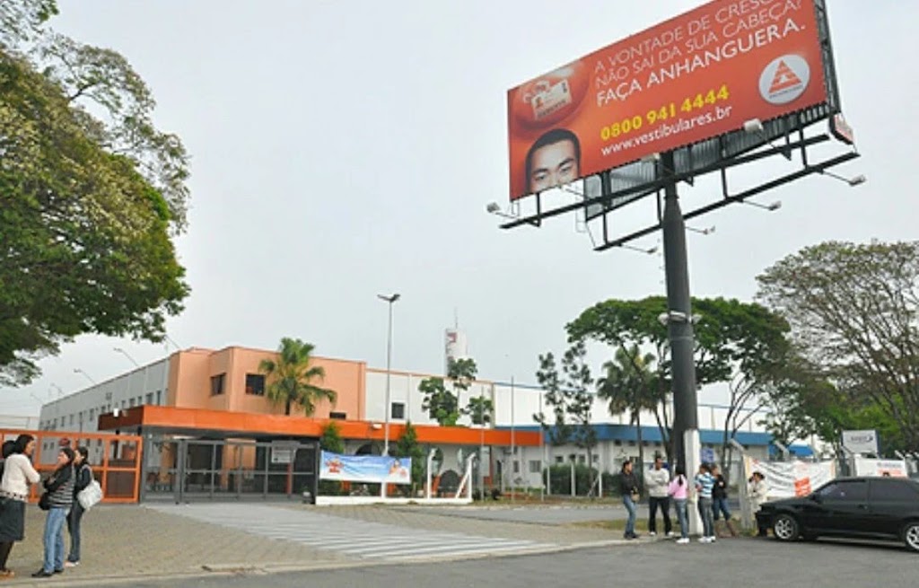 Fachada de Faculdade Anhanguera - Pindamonhangaba