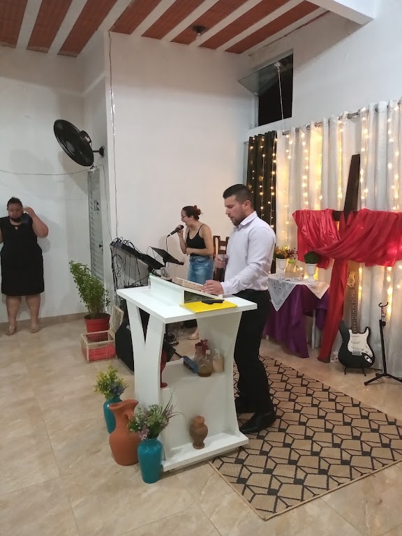 Fachada de Igreja Apostólica CASA DE ORAÇÃO