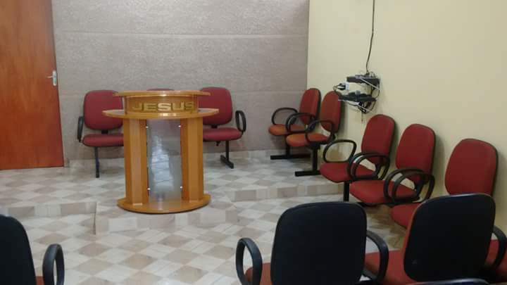 Fachada de Igreja pentecostal comunhão e adoração