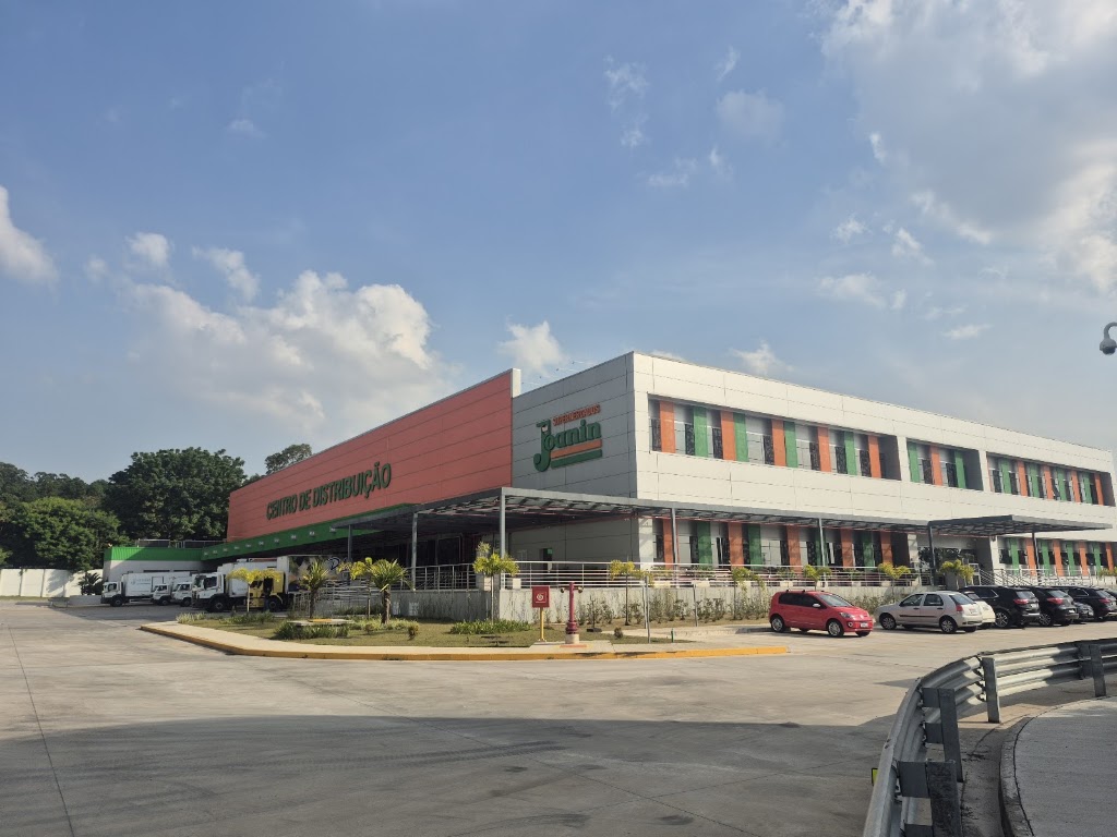 Fachada de CENTRO DE DISTRIBUIÇÃO - SUPERMERCADOS JOANIN