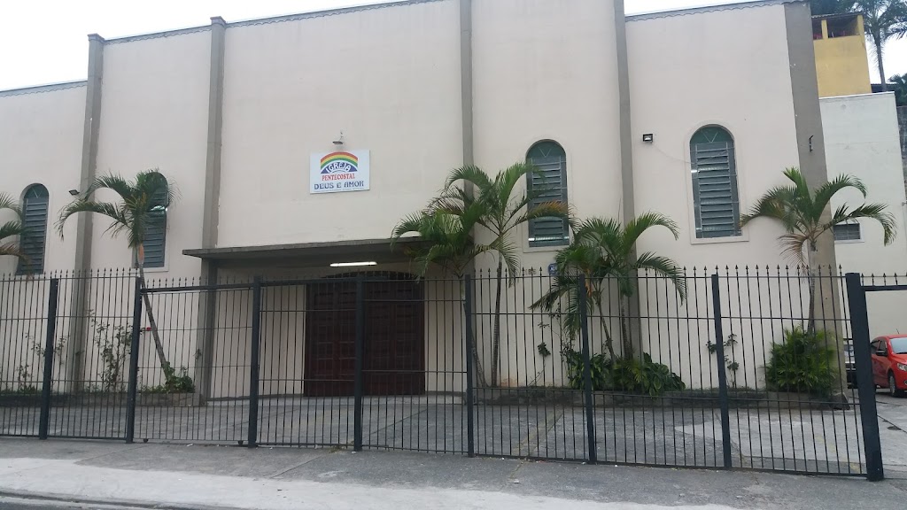Fachada de Igreja Pentecostal Deus é Amor (Sede Estadual Campo Limpo)