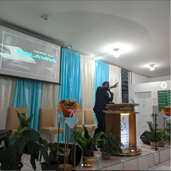 Fachada de Igreja Pentecostal Deus é Amor
