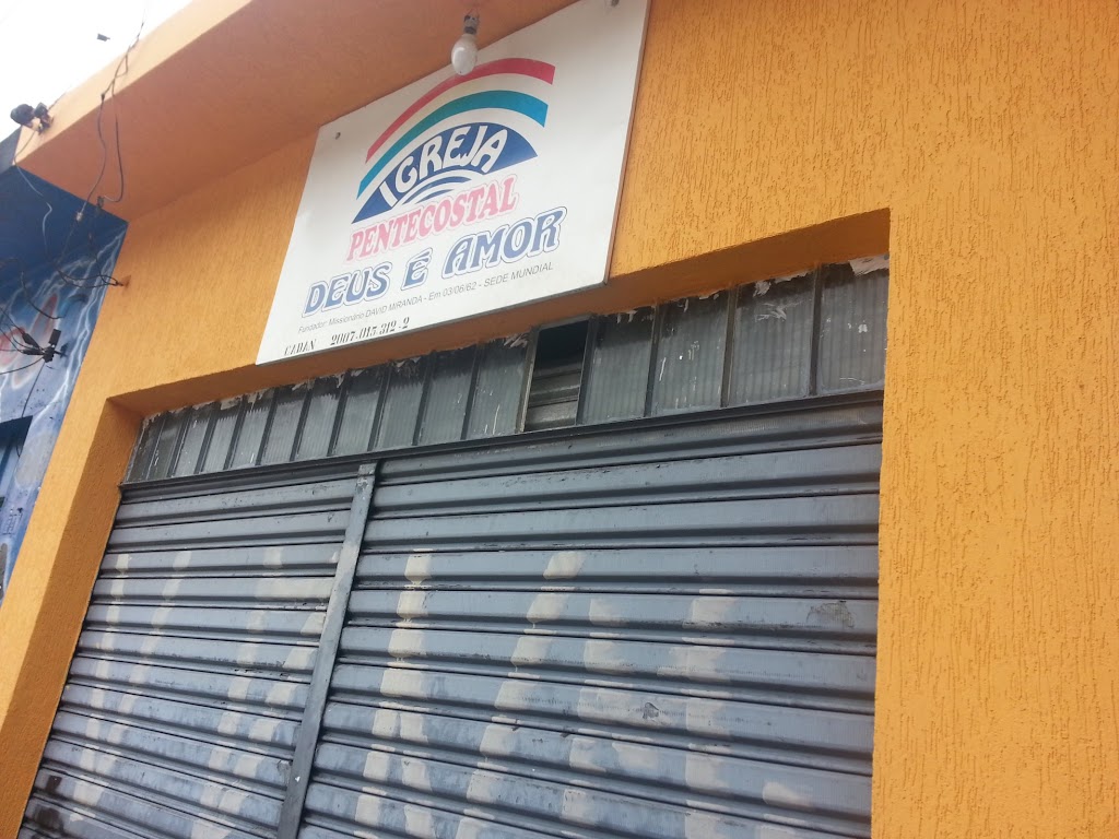 Fachada de Igreja Pentecostal Deus é Amor