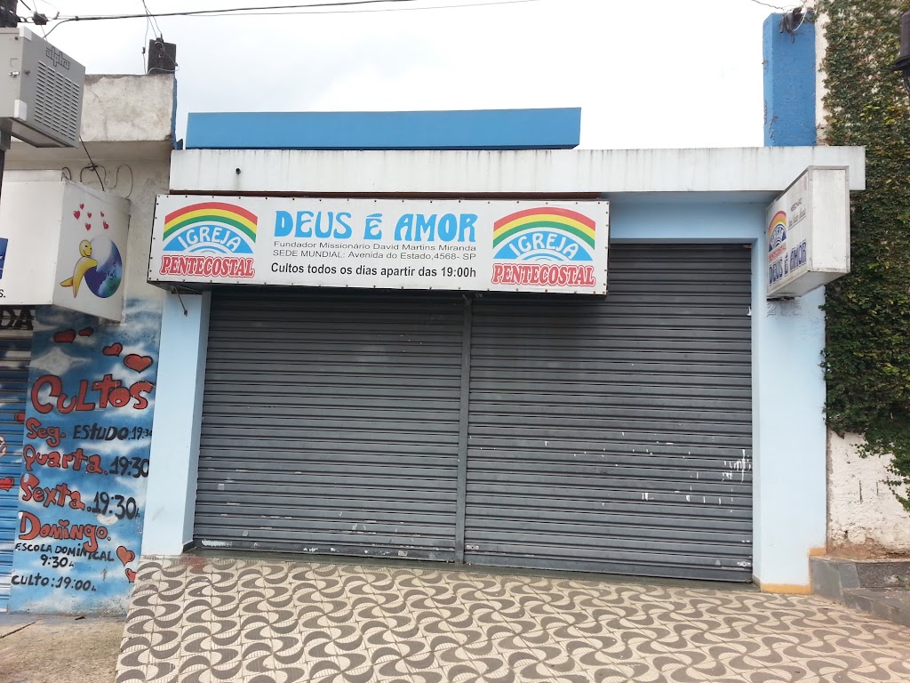 Fachada de Igreja Pentecostal Deus É Amor