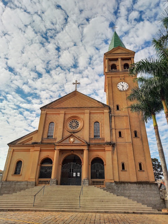 Fachada de Igreja Matriz Santa Terezinha - Bragança Paulista
