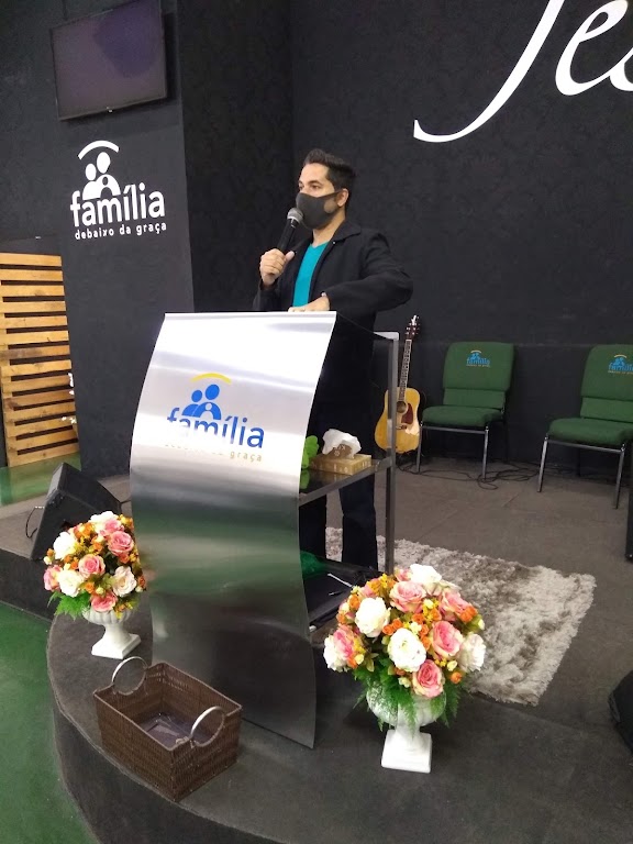 Fachada de Igreja Família Debaixo da Graça