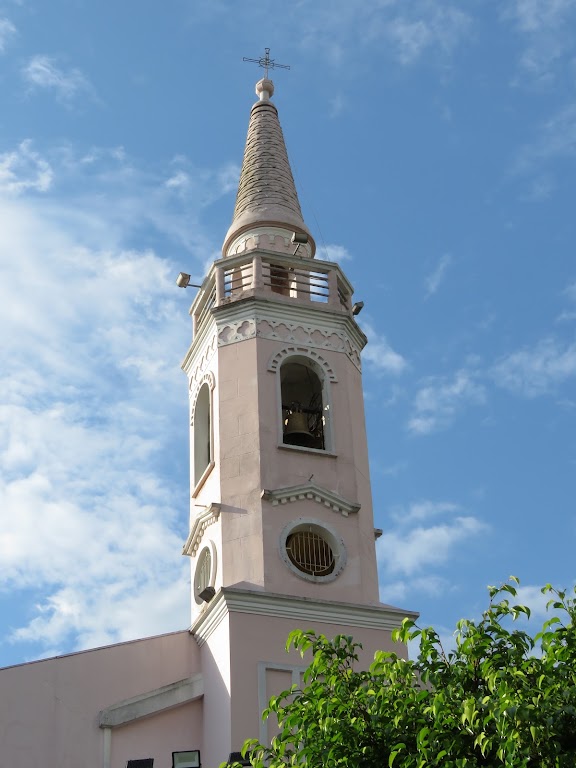 Fachada de Paróquia Santa Terezinha do Menino Jesus