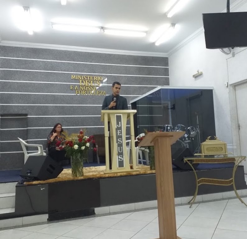 Fachada de Igreja Apostólica Luz Para o Mundo