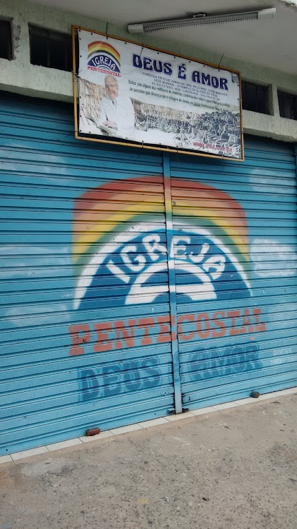 Fachada de Igreja Pentecostal Deus é Amor Regional