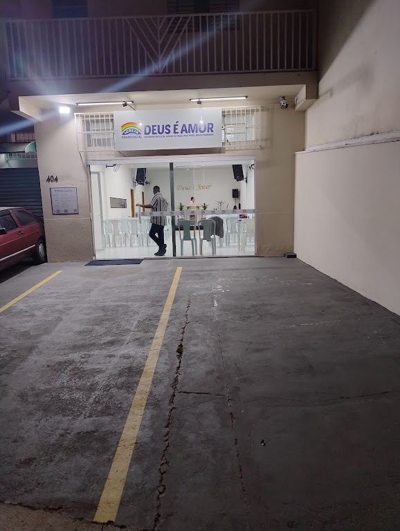Fachada de Igreja pentecostal Deus é Amor