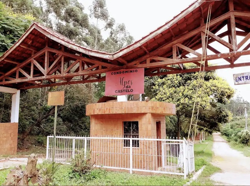 Fachada de Condomínio Alpes da Castelo