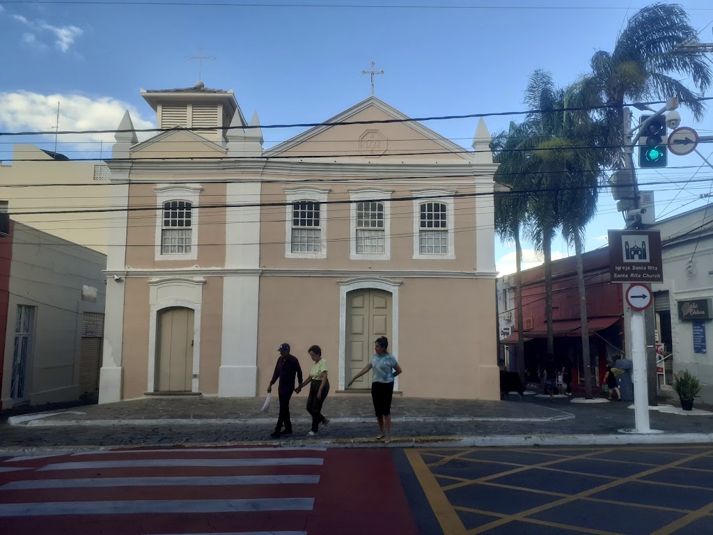 Fachada de Comunidade Santa Rita