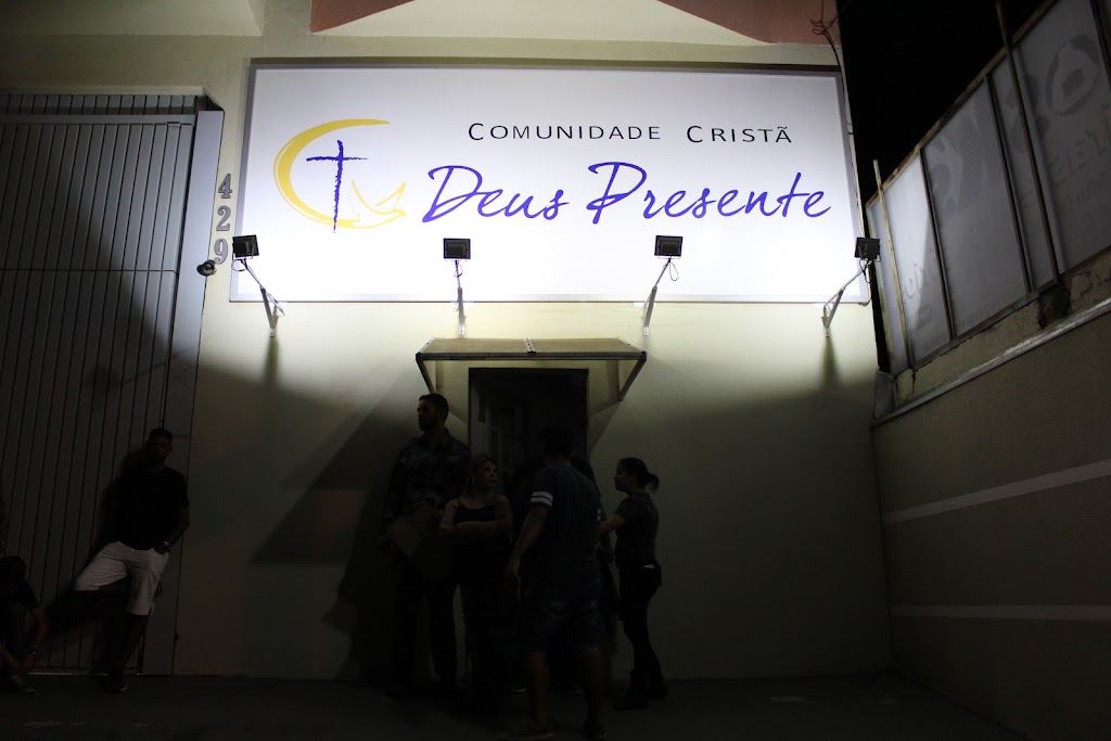 Fachada de Comunidade Cristã Deus Presente
