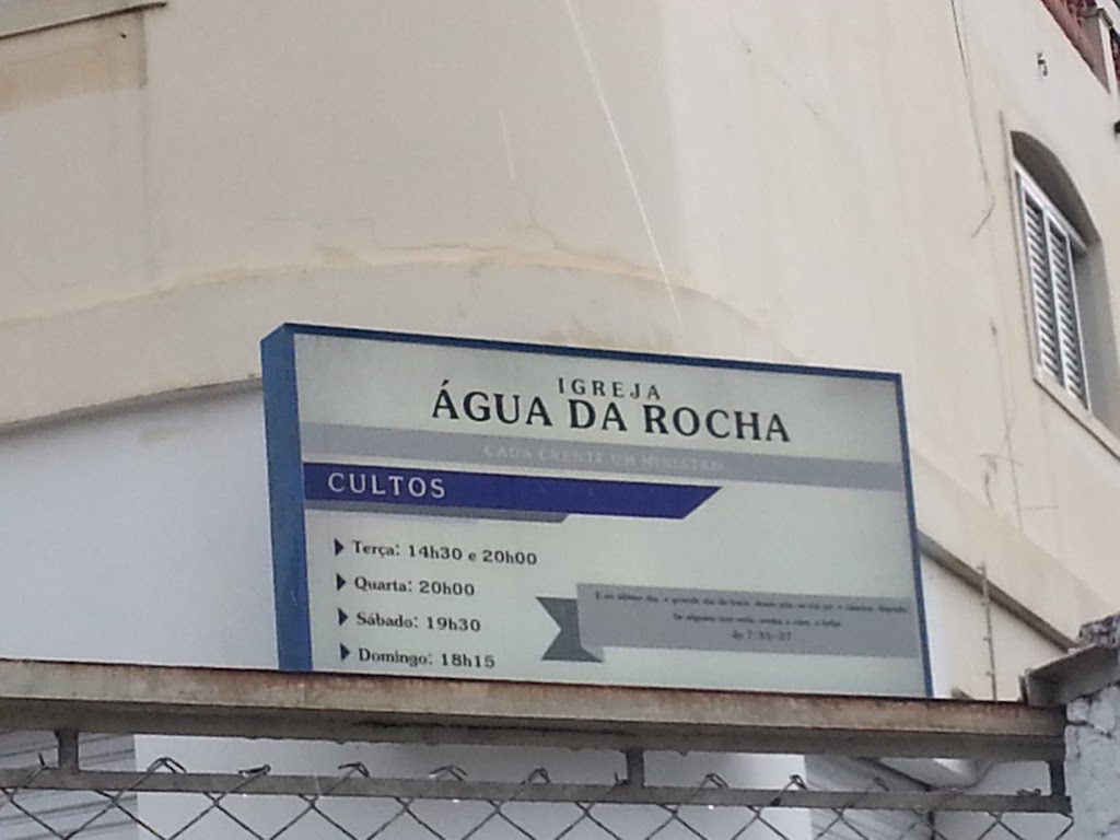 Fachada de Igreja Água da Rocha