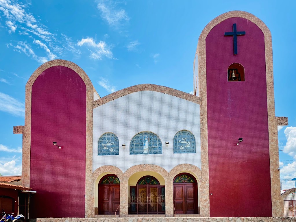 Fachada de Paróquia Nossa Senhora Consolata - Votorantim-SP
