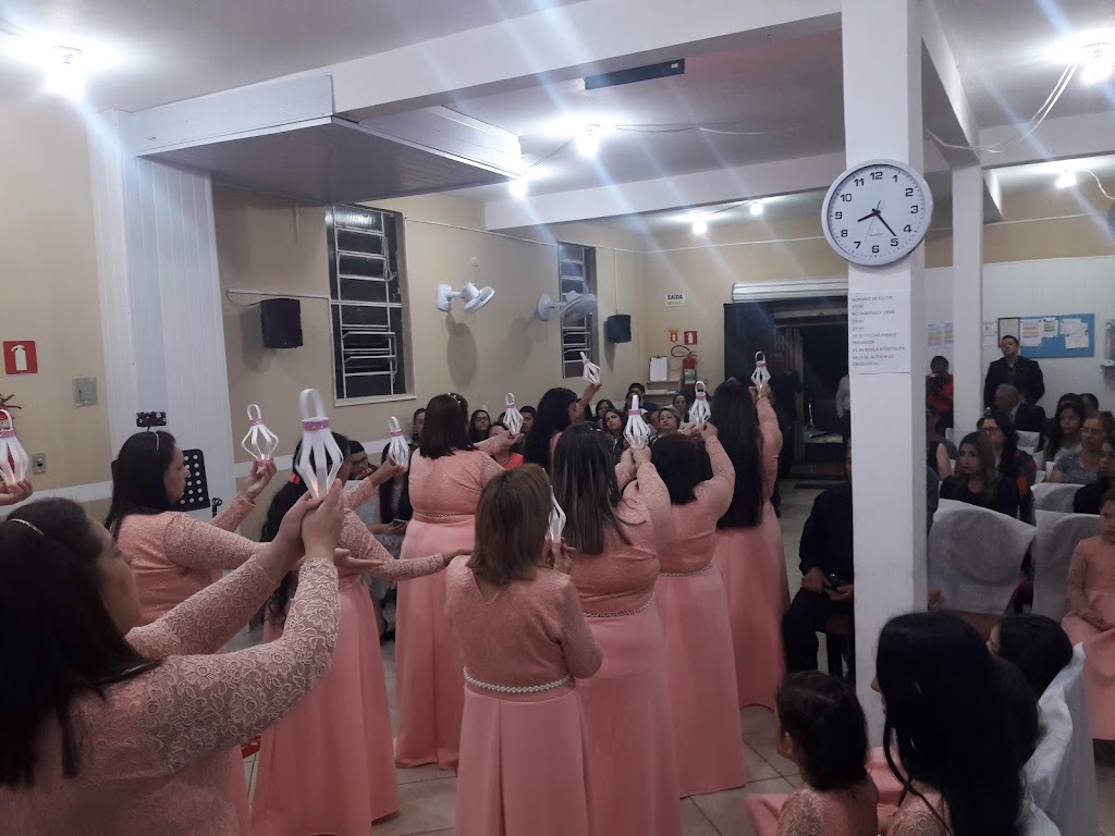 Fachada de Igreja evangélica pentecostal chamas e poder