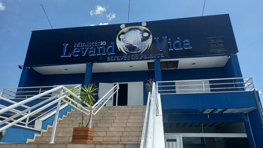 Fachada de Comunidade Levando Vida