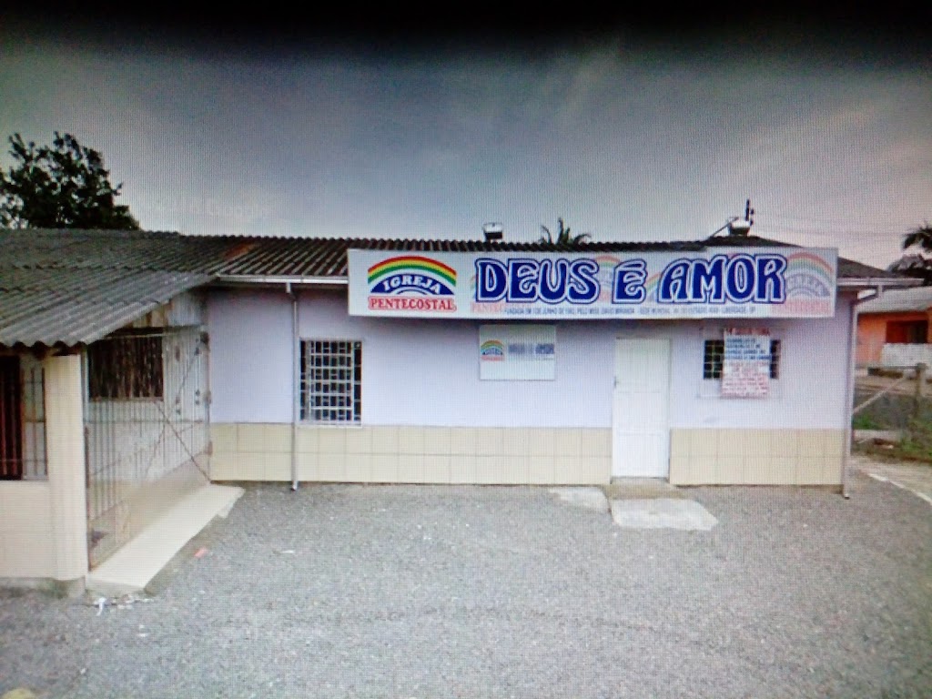 Fachada de Igreja Deus é Amor