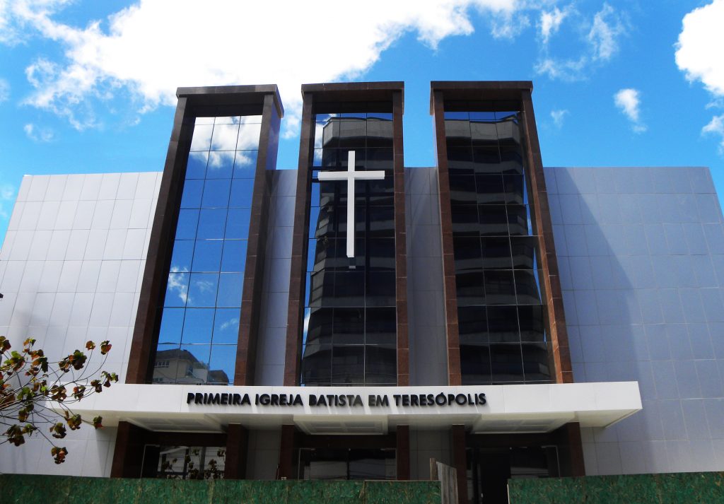 Fachada de Primeira Igreja Batista em Teresópolis